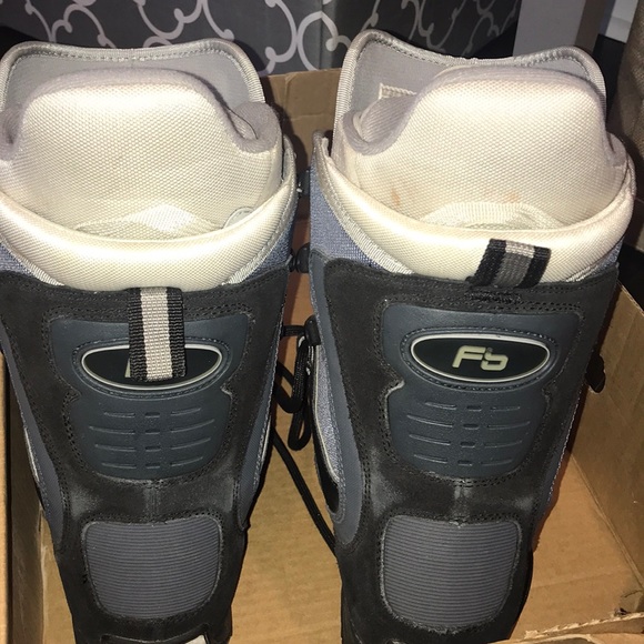 Burton Women’s Freestyle Snowboard boots - Picture 4 of 8